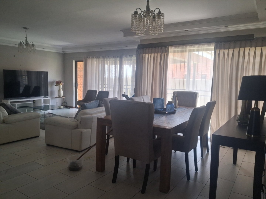 To Let 3 Bedroom Property for Rent in Hillside Free State